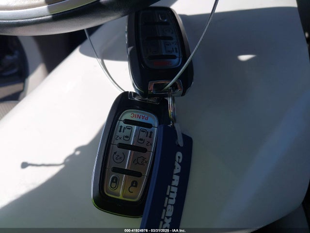 Chrysler Pacifica Hybrid Limited 2018 2C4RC1N71JR229563 Image 11