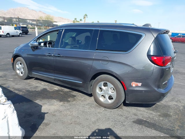 Chrysler Pacifica Hybrid Limited 2018 2C4RC1N71JR229563 Image 3