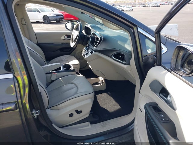 Chrysler Pacifica Hybrid Limited 2018 2C4RC1N71JR229563 Image 5