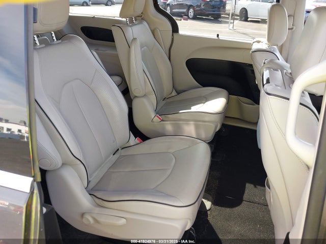 Chrysler Pacifica Hybrid Limited 2018 2C4RC1N71JR229563 Image 8