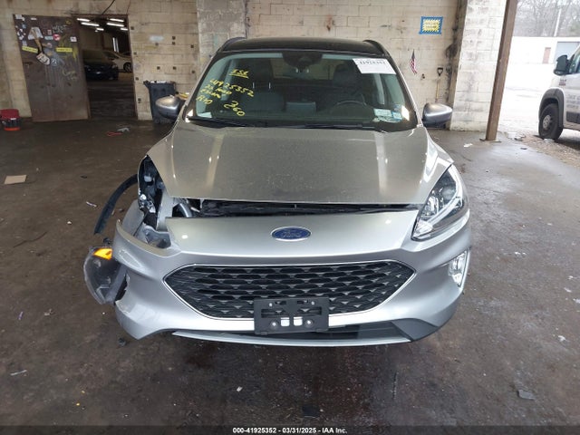 1FMCU9H62NUB64330 Ford ESCAPE SEL