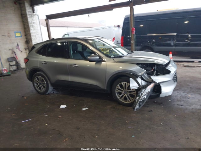 1FMCU9H62NUB64330 Ford ESCAPE SEL