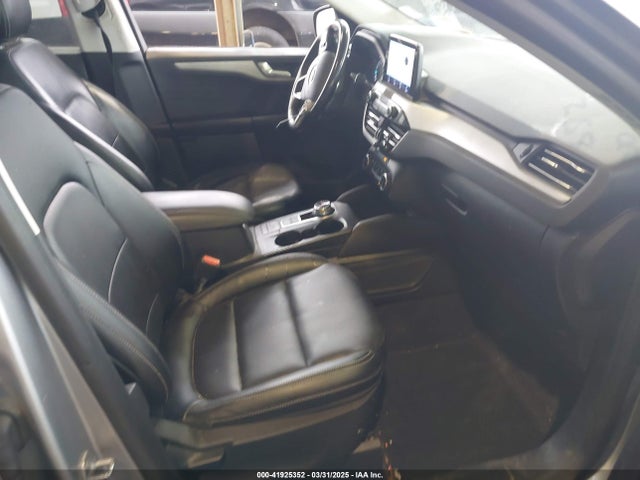 1FMCU9H62NUB64330 Ford ESCAPE SEL