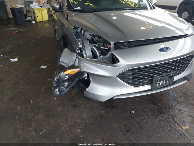 1FMCU9H62NUB64330 Ford ESCAPE SEL