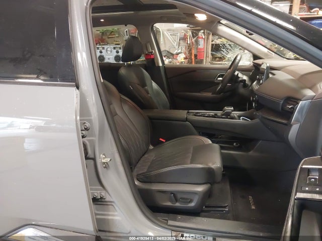 JN8AT3DD6MW320943 Nissan Rogue Platinum Intelligent Awd