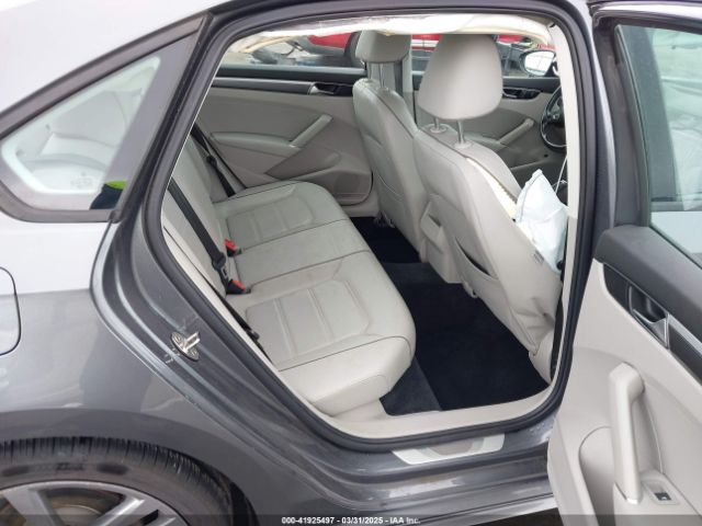 1VWAA7A37JC012145 Volkswagen Passat 2.0t R-line/2.0t S