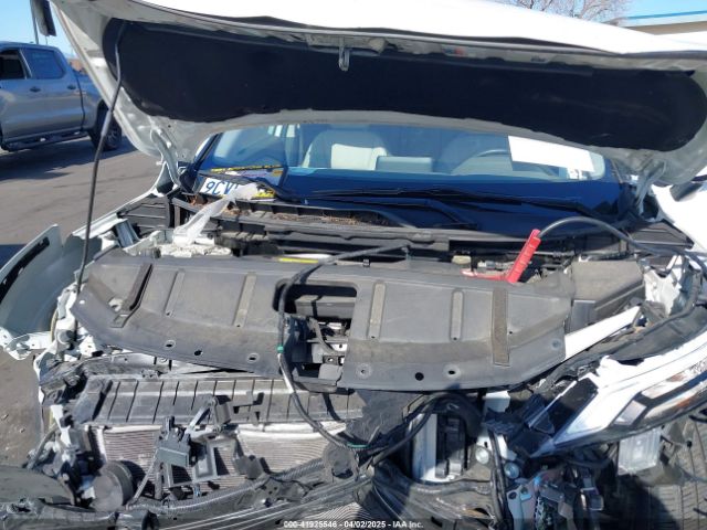 JN8BT3BA4NW043658 Nissan Rogue Sv Fwd