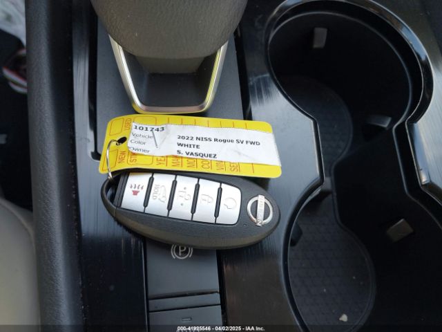 JN8BT3BA4NW043658 Nissan Rogue Sv Fwd
