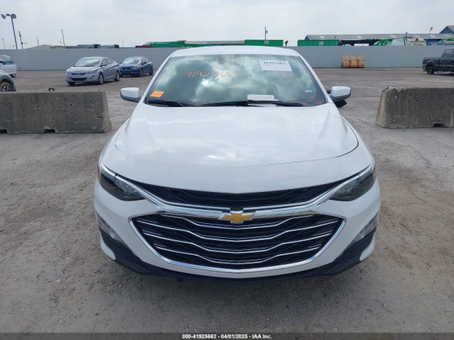 1G1ZD5STXSF129016 Chevrolet Malibu Fwd 1lt