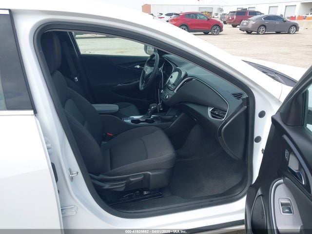 1G1ZD5STXSF129016 Chevrolet Malibu Fwd 1lt