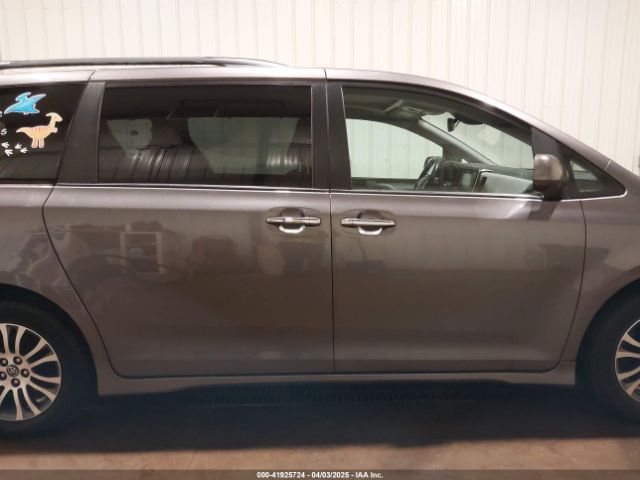 5TDYZ3DC9JS918343 Toyota Sienna Xle 8 Passenger
