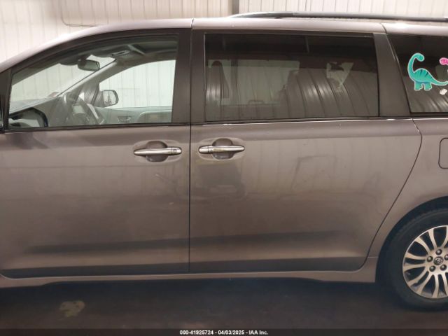 5TDYZ3DC9JS918343 Toyota Sienna Xle 8 Passenger