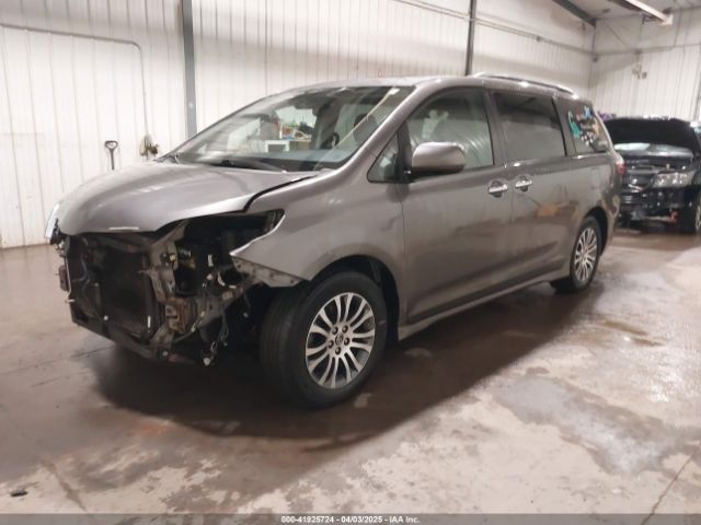 5TDYZ3DC9JS918343 Toyota Sienna Xle 8 Passenger