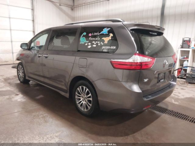 5TDYZ3DC9JS918343 Toyota Sienna Xle 8 Passenger