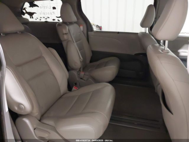 5TDYZ3DC9JS918343 Toyota Sienna Xle 8 Passenger