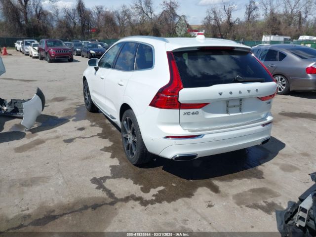 2019 VOLVO XC60 LYV102RL9KB284828 Photo 2