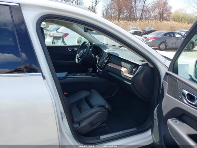 2019 VOLVO XC60 LYV102RL9KB284828 Photo 4