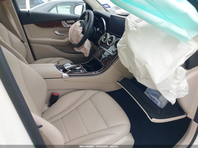 WDC0G4JB2JV024947 Mercedes-Benz GLC 300