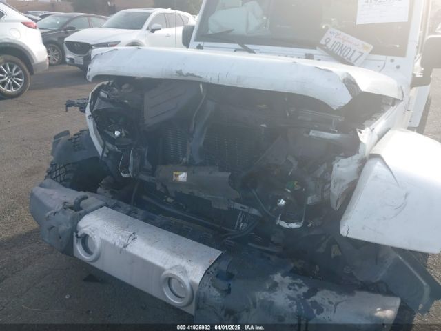 1C4BJWEG0FL769488 Jeep Wrangler Unlimited Sahara
