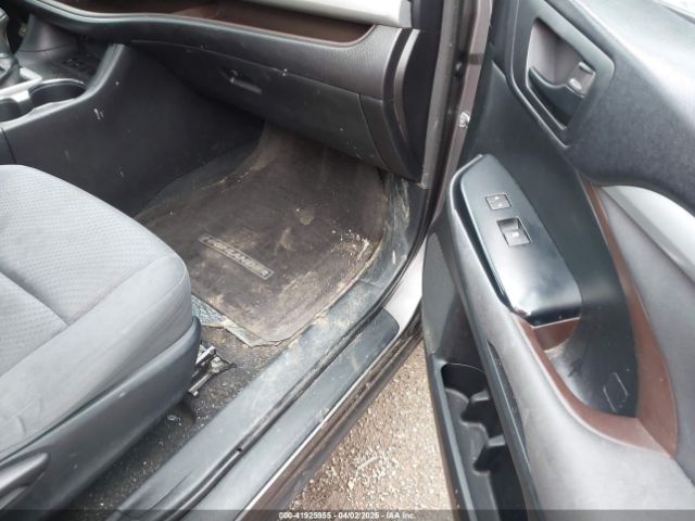 5TDZARFH8ES008504 Toyota Highlander Le