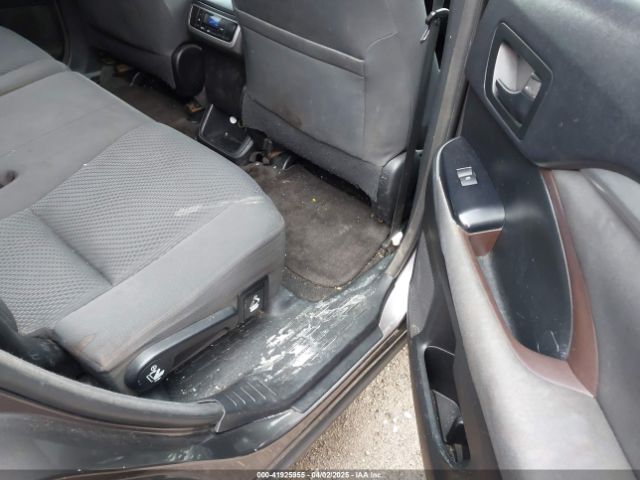 5TDZARFH8ES008504 Toyota Highlander Le