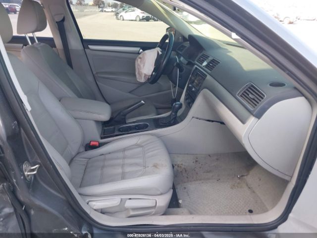 1VWBV7A30FC070551 Volkswagen Passat 2.0l Tdi Se