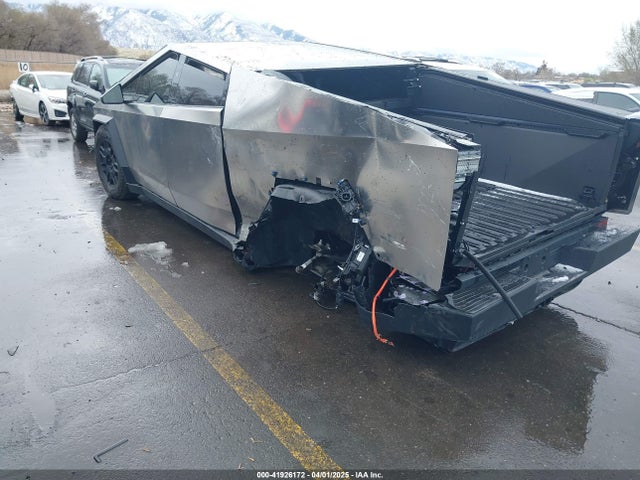 2024 TESLA CYBERTRUCK 7G2CEHEE5RA019900 Photo 2