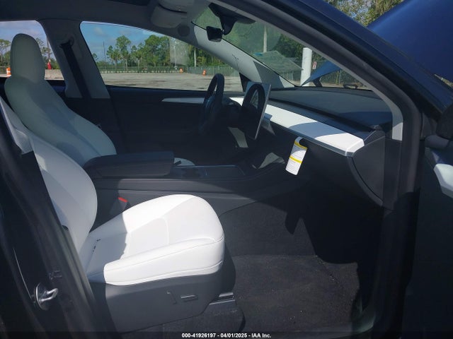 2025 TESLA MODEL Y 7SAYGDEE3SA361298 Photo 4