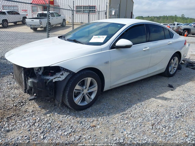 Buick Regal Sportback Preferred 2018 W04GL6SX2J1109620 Image 2
