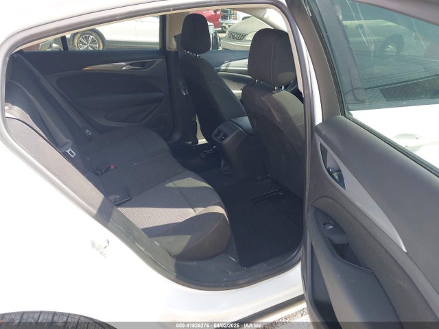 Buick Regal Sportback Preferred 2018 W04GL6SX2J1109620 Image 8