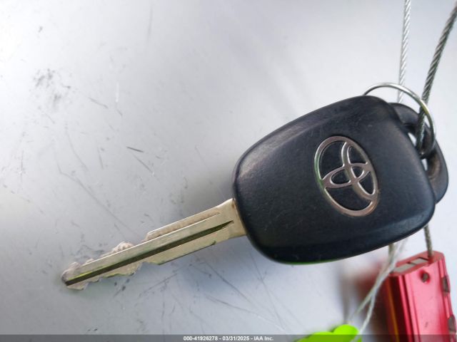 JTMWFREV2HD097773 Toyota Rav4 Xle