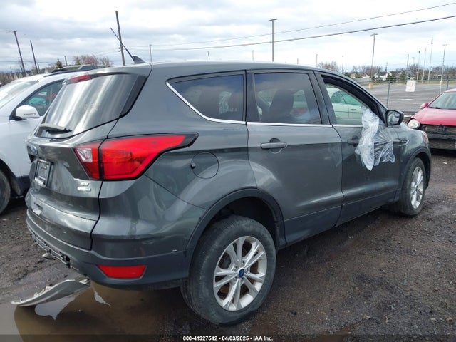 1FMCU9GD1KUB77355 Ford ESCAPE SE