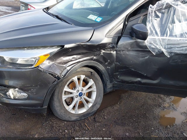 1FMCU9GD1KUB77355 Ford ESCAPE SE