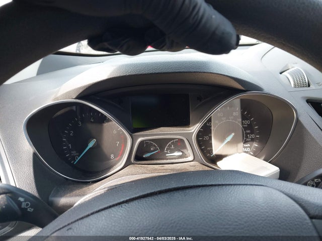 1FMCU9GD1KUB77355 Ford ESCAPE SE