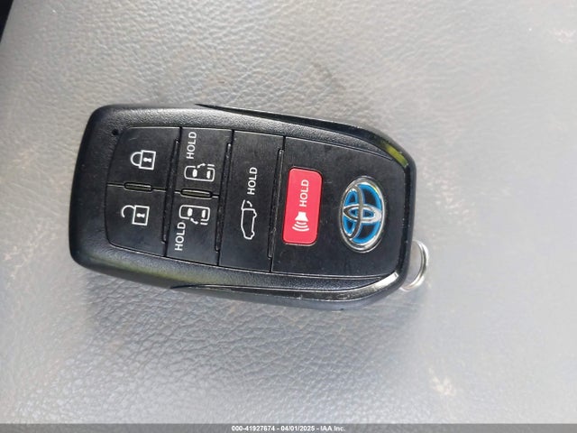 5TDJRKEC3NS086174 Toyota SIENNA XLE