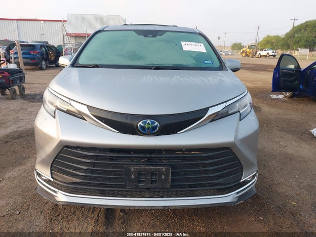 5TDJRKEC3NS086174 Toyota SIENNA XLE