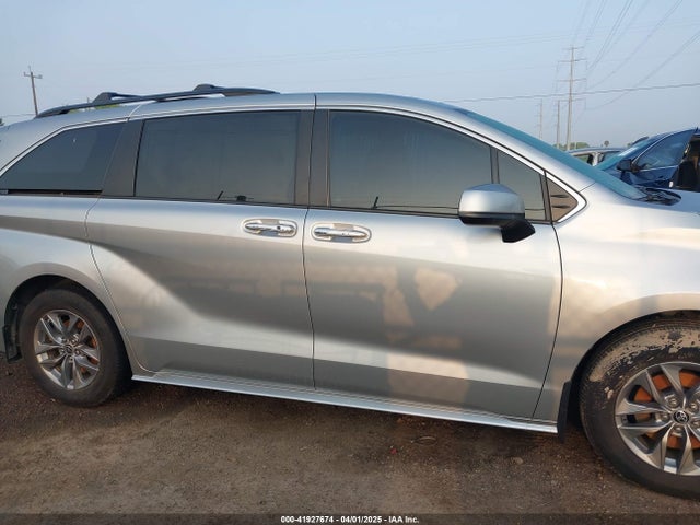 5TDJRKEC3NS086174 Toyota SIENNA XLE