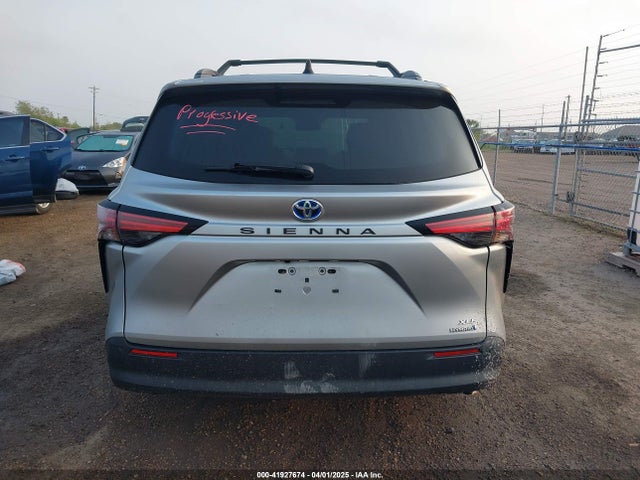 5TDJRKEC3NS086174 Toyota SIENNA XLE