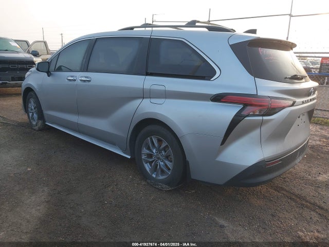5TDJRKEC3NS086174 Toyota SIENNA XLE