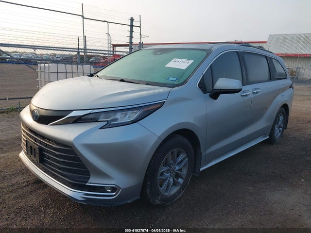 5TDJRKEC3NS086174 Toyota SIENNA XLE