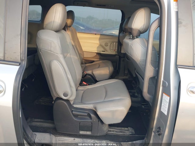 5TDJRKEC3NS086174 Toyota SIENNA XLE