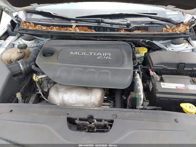 Chrysler 200 Limited 2015 1C3CCCABXFN675022 Image 10