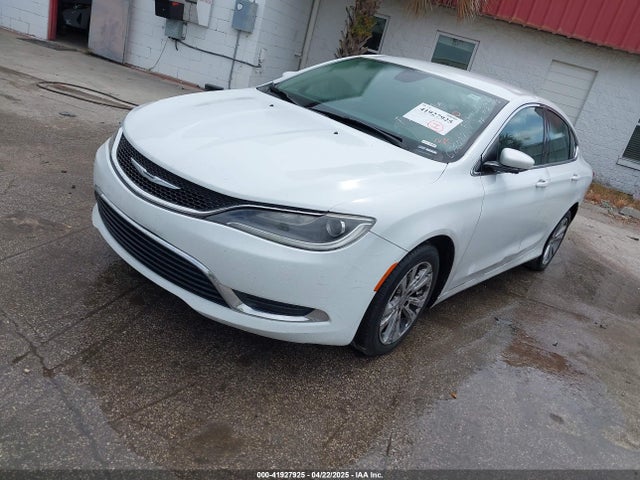 Chrysler 200 Limited 2015 1C3CCCABXFN675022 Image 2