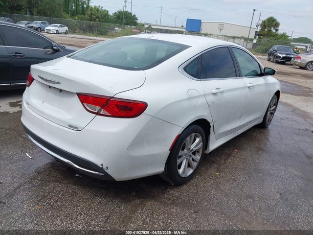 Chrysler 200 Limited 2015 1C3CCCABXFN675022 Image 4