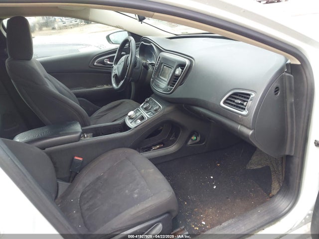 Chrysler 200 Limited 2015 1C3CCCABXFN675022 Image 5