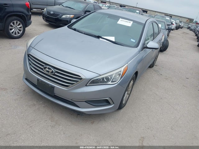 Hyundai SONATA SE 2016 5NPE24AFXGH372467 Image 2