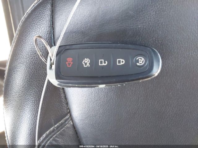 1FMCU9J91KUB11957 Ford Escape Titanium