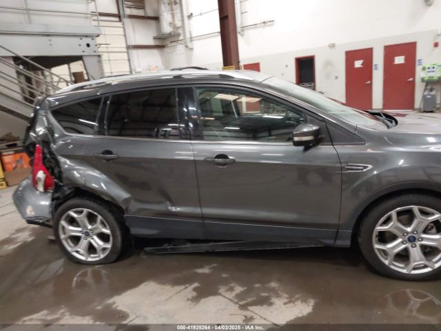 1FMCU9J91KUB11957 Ford Escape Titanium