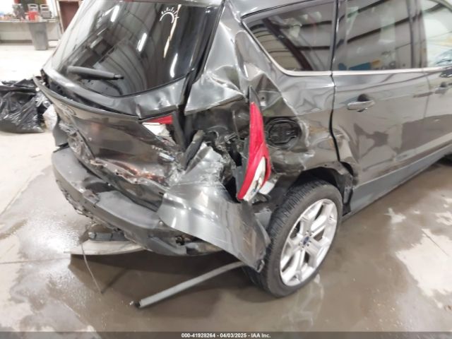 1FMCU9J91KUB11957 Ford Escape Titanium
