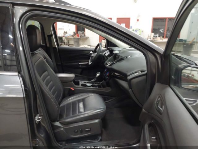 1FMCU9J91KUB11957 Ford Escape Titanium